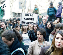 La degradación del área de ciencia motivó una marcha y corte de la avenida Santa Fe el lunes pasado.