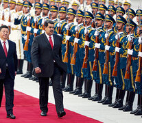 Ceremonia de bienvenida a su par venezolano del presidente chino, en el aeropuerto internacional de Beijing.