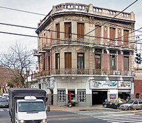 El hermoso edificio estaba muy deteriorado.