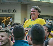 La expresión de dolor del candidato Bolsonaro al ser acuchillado en un acto político en Minas Gerais.