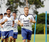 Ascacíbar y Gonzalo Martínez encabezan la fila en el entrenamiento.