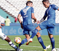 Cufré saca el zurdazo para convertir el empate de Vélez.