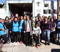 Fein visitó ayer un centro comunitario en barrio Cerámica.