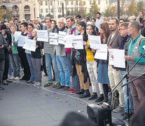 Manifestantes frente al Parlamento húngaro piden que se respete la dignidad de los sin techo. (Fuente: EFE) (Fuente: EFE) (Fuente: EFE)