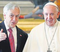 Piñera y el Papa durante su audiencia privada ayer, en la biblioteca del pontífice. (Fuente: EFE) (Fuente: EFE) (Fuente: EFE)