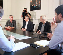 La reunión en Gobernación tuvo la presencia de los dirigentes de ambos clubes.