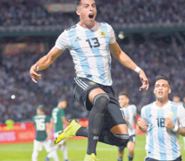 Ramiro Funes Mori grita con el alma el primer gol de Argentina, que venció 2-0 a México.