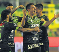 Defensa y Justicia vs. Botafogo (Fuente: Fotobaires) (Fuente: Fotobaires) (Fuente: Fotobaires)