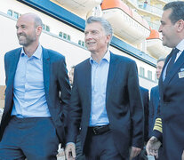 Mauricio Macri y el ministro de Transporte Guillermo Dietrich recorrieron ayer el crucero Celebrity Eclipse. (Fuente: Télam) (Fuente: Télam) (Fuente: Télam)