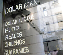 El dólar cerró en 38,71 pesos, pero en el mercado preocupa el riesgo país a 745 puntos. (Fuente: Rafael Yohai) (Fuente: Rafael Yohai) (Fuente: Rafael Yohai)
