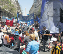 Las organizaciones sociales arrancaron su marcha en el Obelisco hacia Diagonal Norte y Esmeralda. (Fuente: Bernardino Avila) (Fuente: Bernardino Avila) (Fuente: Bernardino Avila)