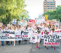 Justicia por la Masacre de Esteban Echeverría se lee en la bandera. (Fuente: Vanina De Acetis, Seba Losada, SADO) (Fuente: Vanina De Acetis, Seba Losada, SADO) (Fuente: Vanina De Acetis, Seba Losada, SADO)