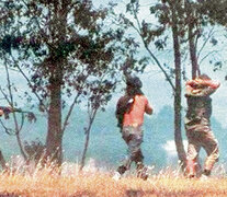 En la causa constan registros fotográficos de los militantes vivos, ya capturados.