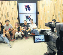 Alumnos de la secundaria N°2 DE 20 de Villa Lugano, durante la grabación de Hora Libre TV.