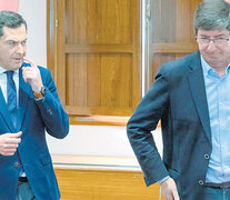 Juanma Moreno y Juan Marín representaron los equipos negociadores del PP y Ciudadanos. (Fuente: EFE) (Fuente: EFE) (Fuente: EFE)