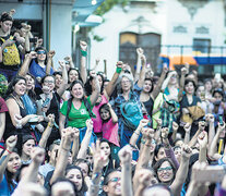 Más de un millar de mujeres, lesbianas y travestis se reunieron en asamblea en la Ctep para votar el paro.