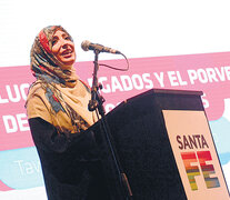 Tawakkul Karman y Rita Segato fueron ovacionadas en el colmado teatro El Círculo, de Rosario. (Fuente: Sebastián Joel Vargas) (Fuente: Sebastián Joel Vargas) (Fuente: Sebastián Joel Vargas)