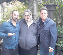 Demián Rugna, Guillermo del Toro y el guionista Sacha Gervasi.