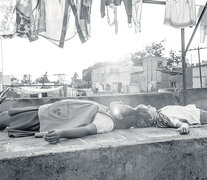 Filmada en el blanco y negro del recuerdo, Roma es un film concebido para ver en pantalla grande.