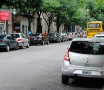 Estacionamiento en ambas manos, por las fiestas.