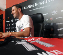 Como cada vez que se trata de su club, Maxi se mostró emocionado por volver a Newell&amp;#39;s. (Fuente: Sebastián Granata) (Fuente: Sebastián Granata) (Fuente: Sebastián Granata)