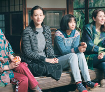 El film gira alrededor de la convivencia de cuatro hermanas y sus circunstancias.