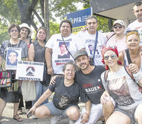 El sábado marcharon por Luciano, en reclamo de justicia. En el centro Mónica Alegre, su mamá. (Fuente: Gentileza La Garganta Poderosa) (Fuente: Gentileza La Garganta Poderosa) (Fuente: Gentileza La Garganta Poderosa)