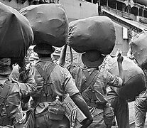 Tropas brasileñas embarcando rumbo a Italia en la Segunda Guerra Mundial. Llevaban la insignia de la Víbora que Fuma y sufrieron cientos de muertos.