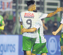 El ingresado Márquez festeja el gol del triunfo de Defensa. (Fuente: Fotobaires) (Fuente: Fotobaires) (Fuente: Fotobaires)