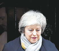 May sale de la residencia oficial en 10 Downing Street camino al Parlamento donde su plan de Brexit fue derrotado. (Fuente: EFE) (Fuente: EFE) (Fuente: EFE)