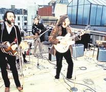 The Beatles en la terraza de Apple, donde tocaron hasta que los paró la policía londinense.