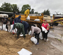 El agua escurre lento, y la cifra de evacuados todavía es alta.