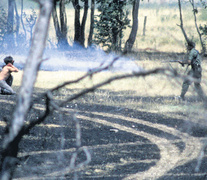 En enero de 1989, la represión militar y policial dejó un saldo de 32 militantes muertos. (Fuente: Eduardo Longoni) (Fuente: Eduardo Longoni) (Fuente: Eduardo Longoni)