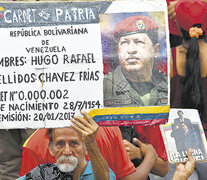 Simpatizantes chavistas muestran carteles del comandante fallecido en apoyo a Maduro en Caracas. (Fuente: AFP) (Fuente: AFP) (Fuente: AFP)