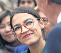 “Las mujeres en puestos de liderazgo enfrentan más escrutinio” sostuvo Alexandria Ocasio-Cortez. (Fuente: EFE) (Fuente: EFE) (Fuente: EFE)