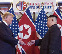 Donald Trump y Kim Jong Un estrecharon sus manos en Hanoi. (Fuente: AFP) (Fuente: AFP) (Fuente: AFP)