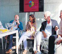 Carlos Gamerro, Patrick Boucheron y Jean-Philippe Uzan, junto al moderador Alejandro Katz y la traductora A. Blanco.