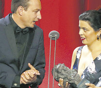 Los productores Nicolás Celis y Gabriela Rodríguez recibieron el Goya. (Fuente: EFE) (Fuente: EFE) (Fuente: EFE)