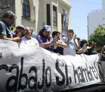 &amp;quot;Macri: trabajo sí, hambre no&amp;quot;, decía la bandera que encabezaba una de las columnas. (Fuente: Andres Macera) (Fuente: Andres Macera) (Fuente: Andres Macera)