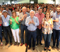 Bonfatti, Lifschitz, Fein, Irizar, Jatón y Estevez en primera fila.