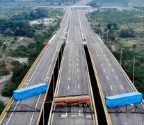 El puente Las Tienditas está cerrado porque Colombia nunca construyó las instalaciones aduaneras. (Fuente: AFP) (Fuente: AFP) (Fuente: AFP) (Fuente: AFP) (Fuente: AFP)