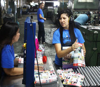 Los trabajadores de Madygraf esgrimieron los cuadernos en su protesta frente al Congreso, que fue reprimida. (Fuente: Leandro Teysseire) (Fuente: Leandro Teysseire) (Fuente: Leandro Teysseire)