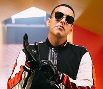 Hoy desde las 18, el pionero reggaetonero Daddy Yankee lustrará su corte de pelo y el piso de GEBA/Sede Newbery.