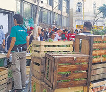 Se realizó un verdurazo y una radio abierta frente al Indec. (Fuente: Prensa ATE) (Fuente: Prensa ATE) (Fuente: Prensa ATE)