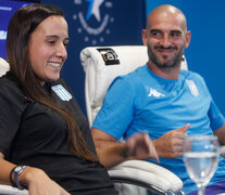 Florencia Romero y Lisandro López, durante la charla con los hinchas a través de las RRSS. (Fuente: Sandra Cartasso) (Fuente: Sandra Cartasso) (Fuente: Sandra Cartasso)