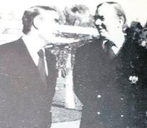 Emilio Eduardo Massera y Carlos Alberto Lacoste, los marinos que se adueñaron del fútbol argentino.
