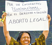El reclamo por la autonomÍa de los cuerpos, en los brazos en alto de la feminista comunitaria guatemalteca Lolita Chávez durante el Encuentro de Trelew en 2018.