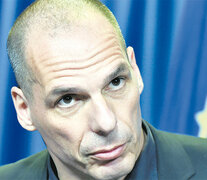 “Apoyan a un derechoso extremo”, reprochó Varoufakis el acuerdo con el FMI.