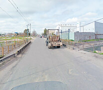 El puente en Camino General Belgrano, Quilmes, donde chocó el policía federal.