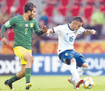 Agustín Urzi (Banfield) en acción durante el triunfo ante Sudáfrica. (Fuente: Prensa AFA) (Fuente: Prensa AFA) (Fuente: Prensa AFA)